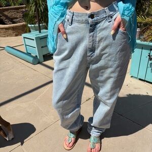 Vintage Lee Light Wash High Waisted Mom Jeans (29x34)